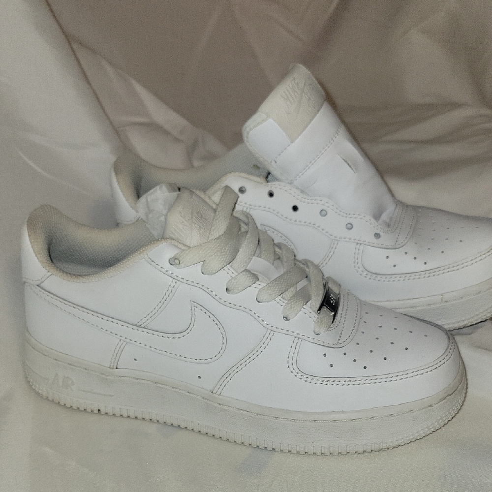 Boys 4.5 Nike Airforce 1's Womens 6.5